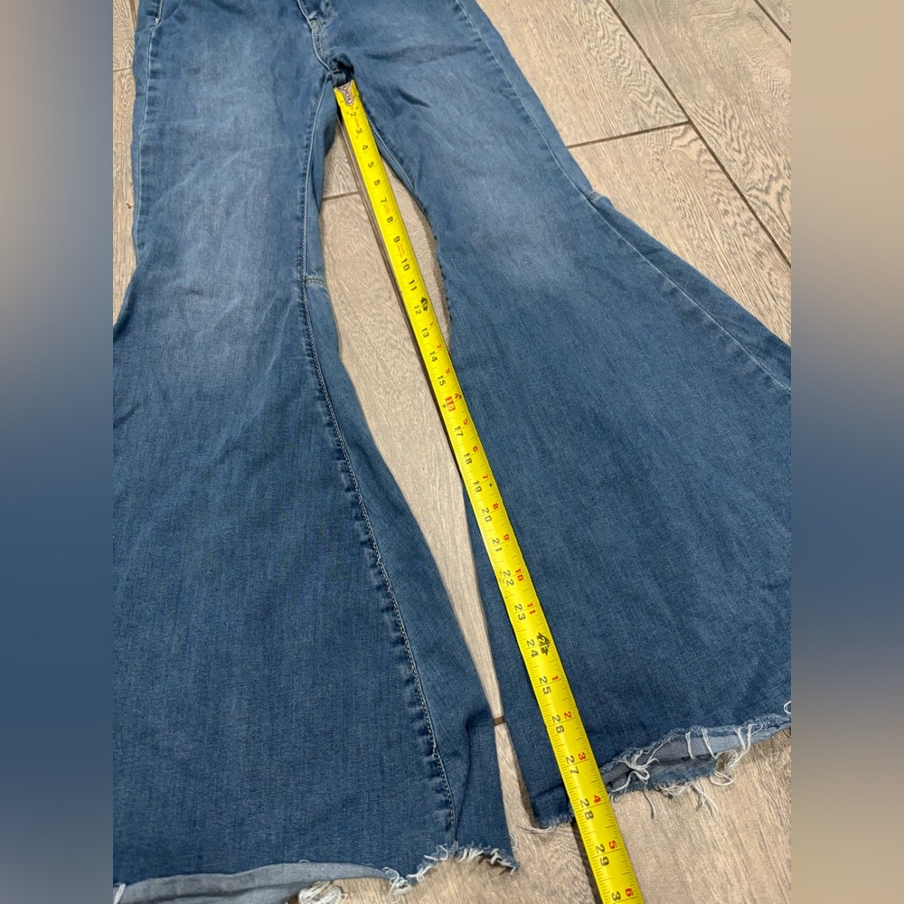 Free people bell bottom jeans Size 26 - Picture 6 of 8